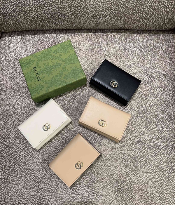 グッチ財布 レプリカ着用イメージ